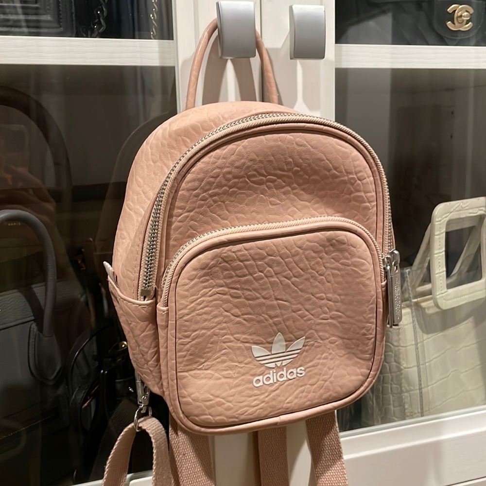 ❤️‍🔥FLASH SALE❤️‍🔥 RARE Adidas Cute Mini Backpack Light Pink